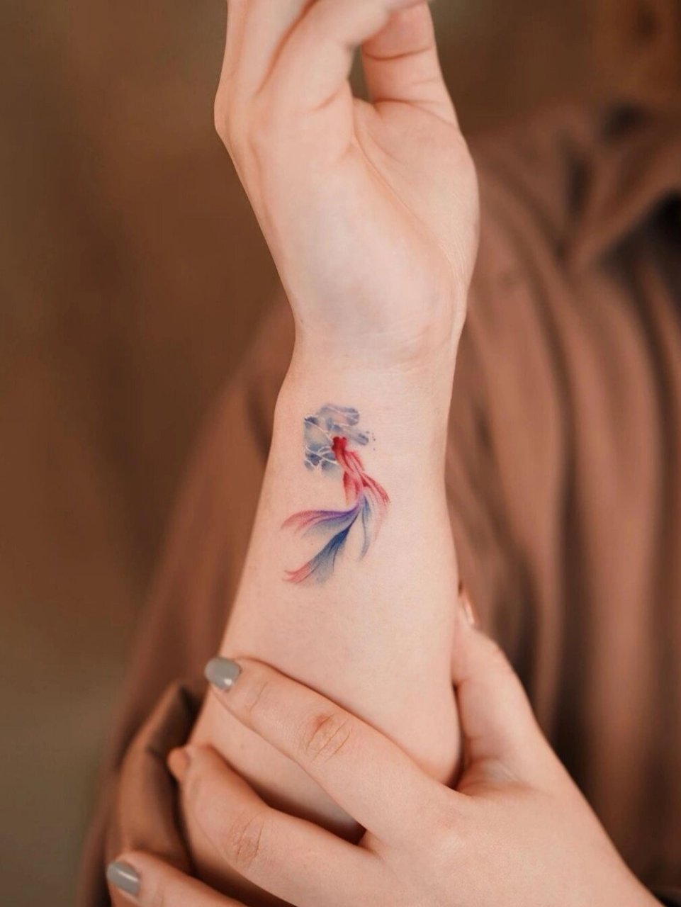 昆明纹身|适合女生的锦鲤纹身 赠你一池锦鲤 予你半里风华 愿你锦鲤