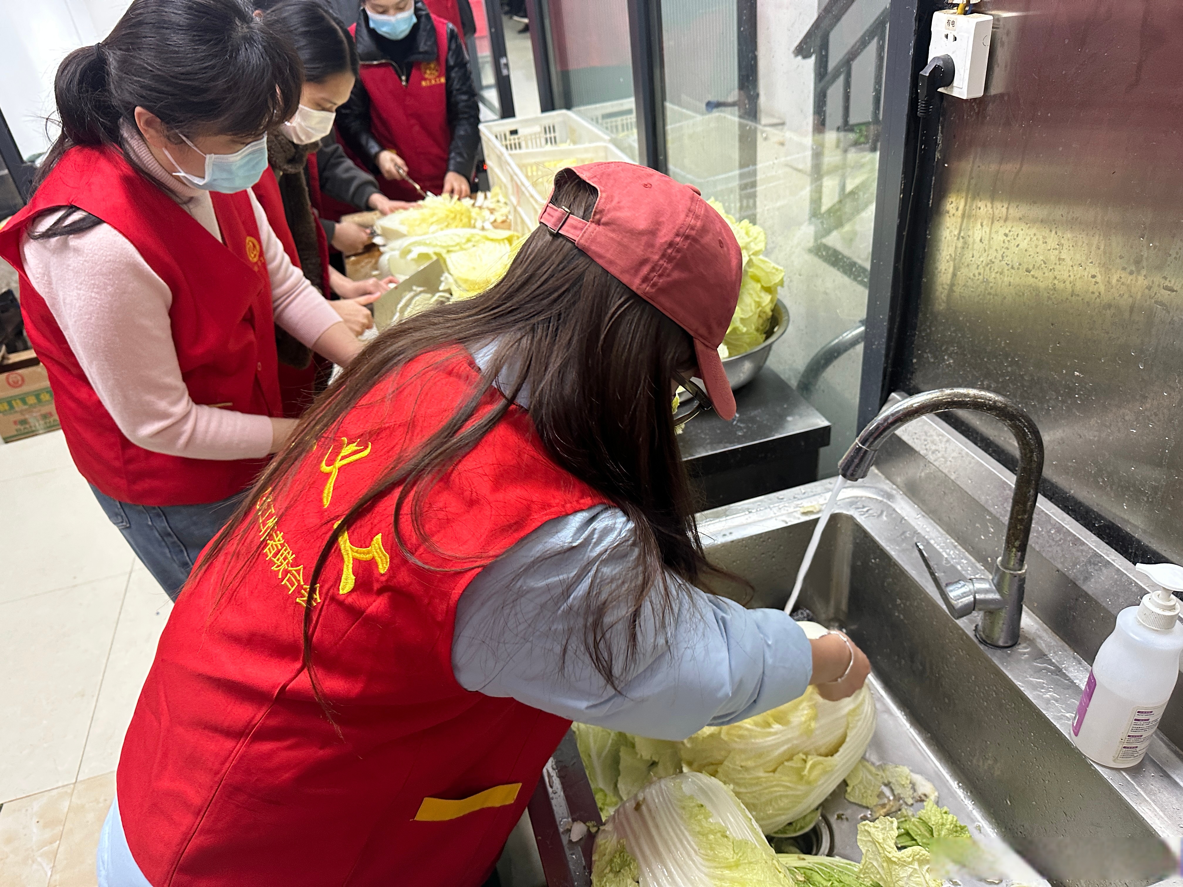 商工益起来#【商丘工学院新媒体联盟成员参加爱心早餐志愿服务活动】