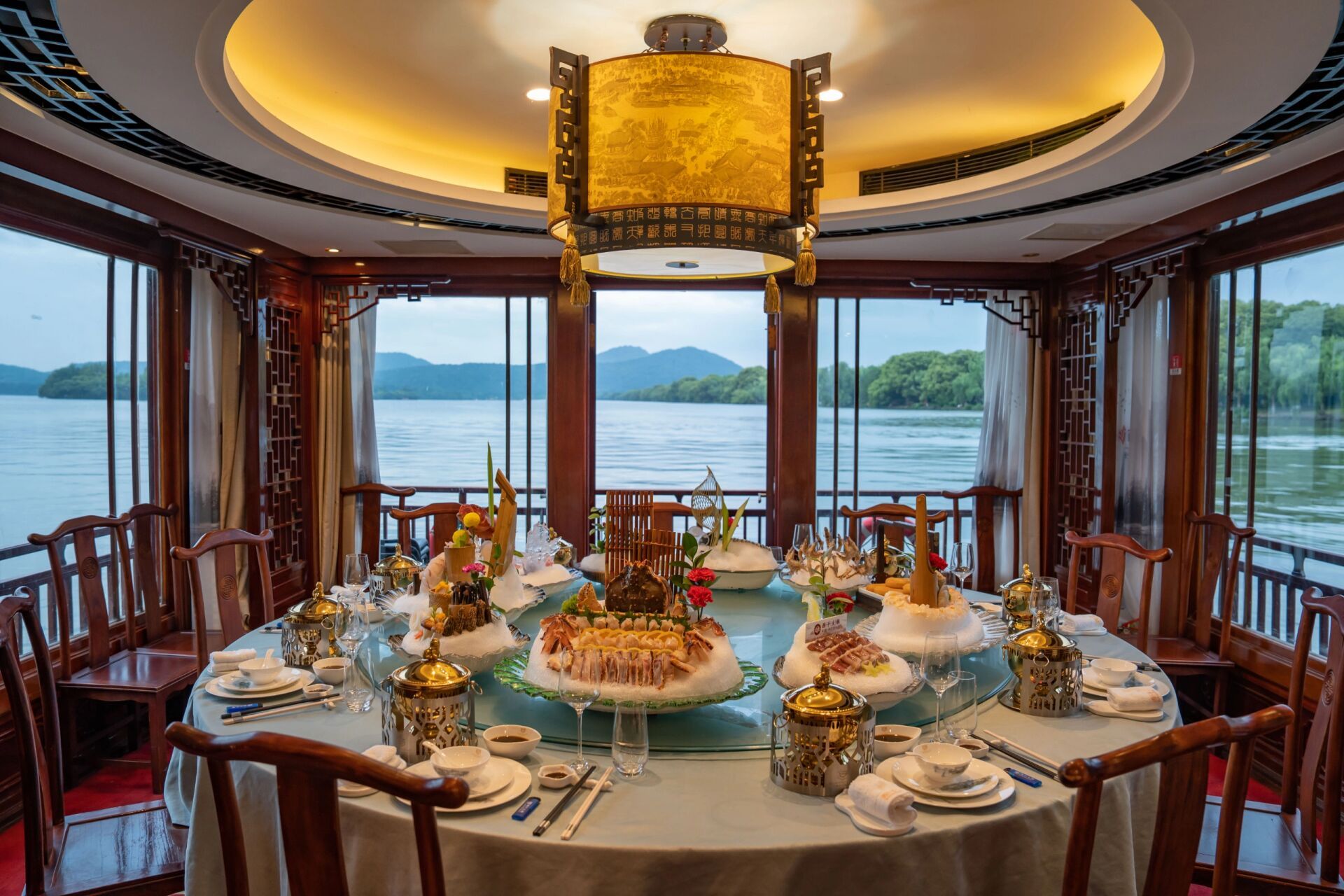 杭州西湖船宴|解锁不一样的美食体验 杭州西湖船宴|解锁不一样的美食