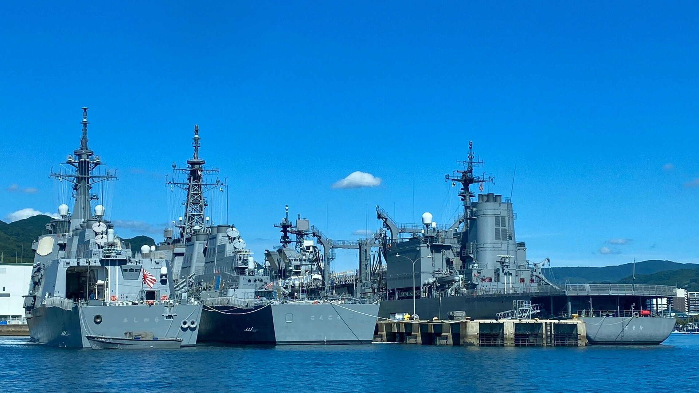 在佐世保能玩什么 图一:与最西端车站站牌打卡 图二:佐世保港 图三