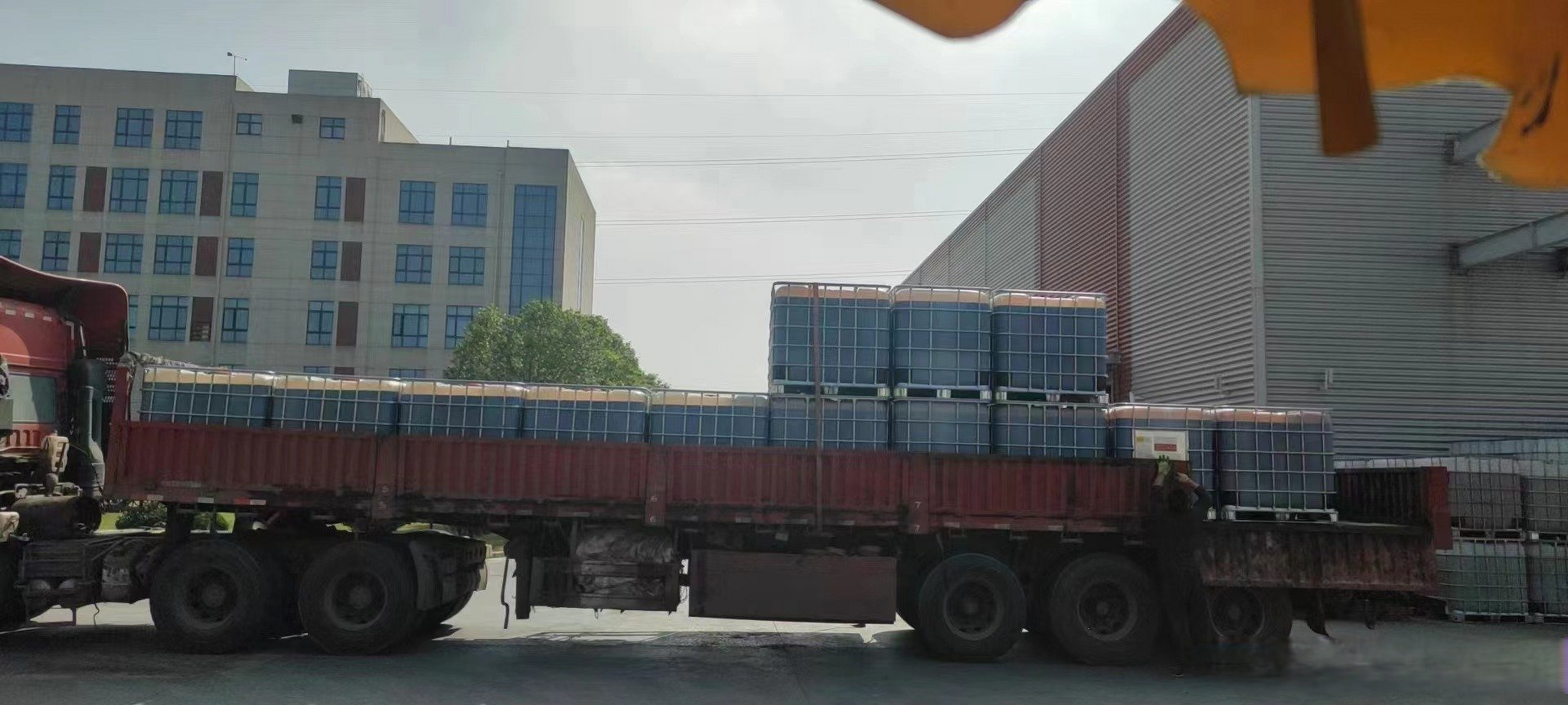 南京科润# 26吨桶淬火油发货中……[得意]