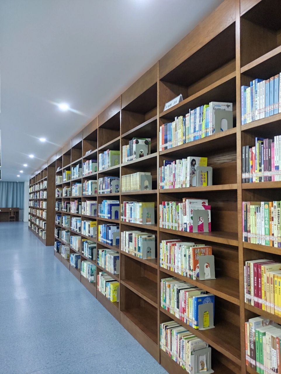 大家考研,考编,考公务员的比较多,我更一下图书馆内部照片(234张图)