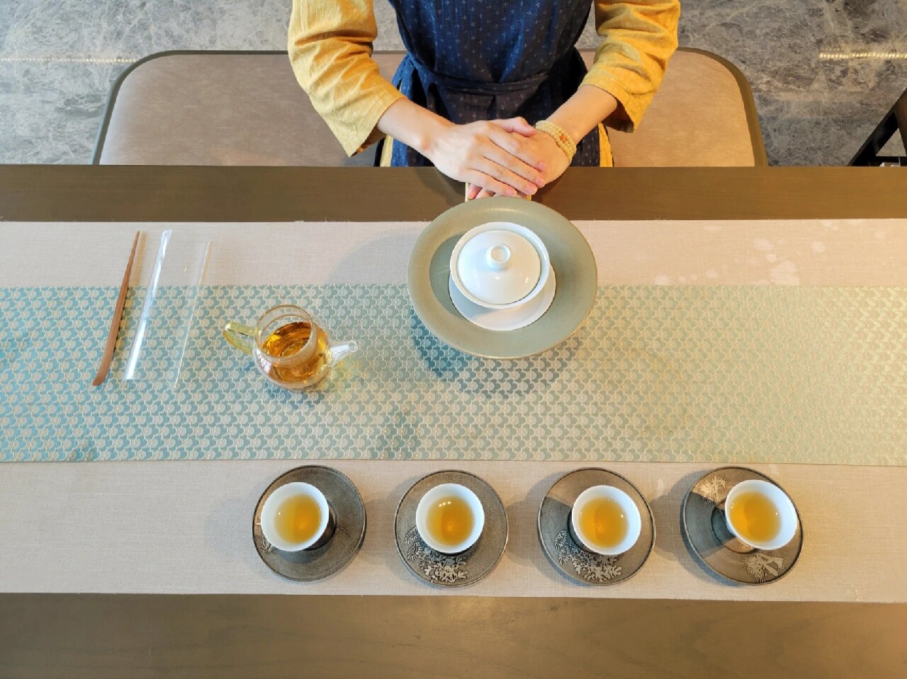 茶艺师职场标准坐姿.