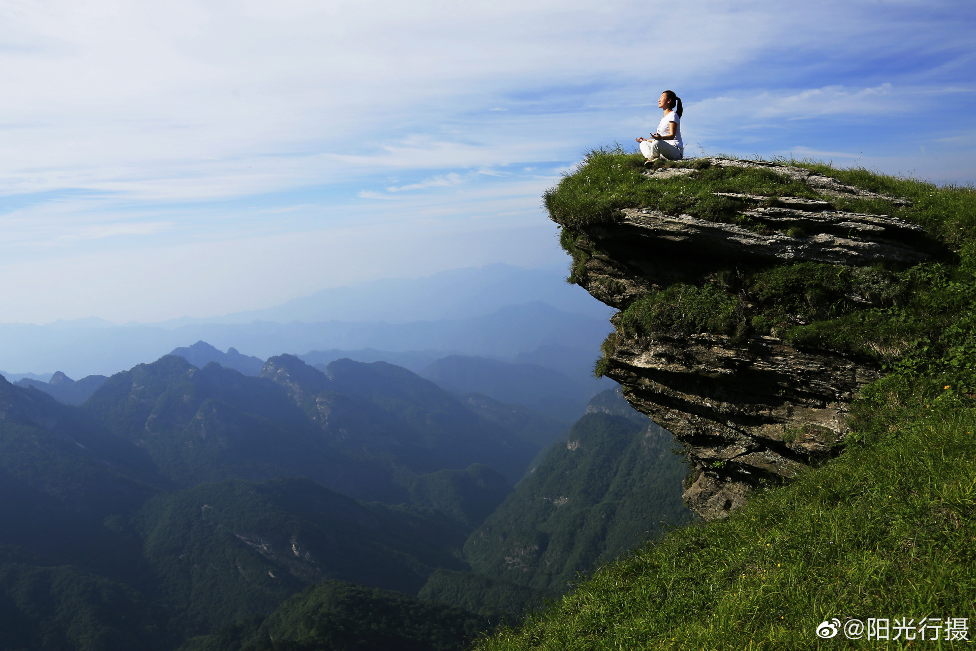 秦岭之巅:山高人为峰.