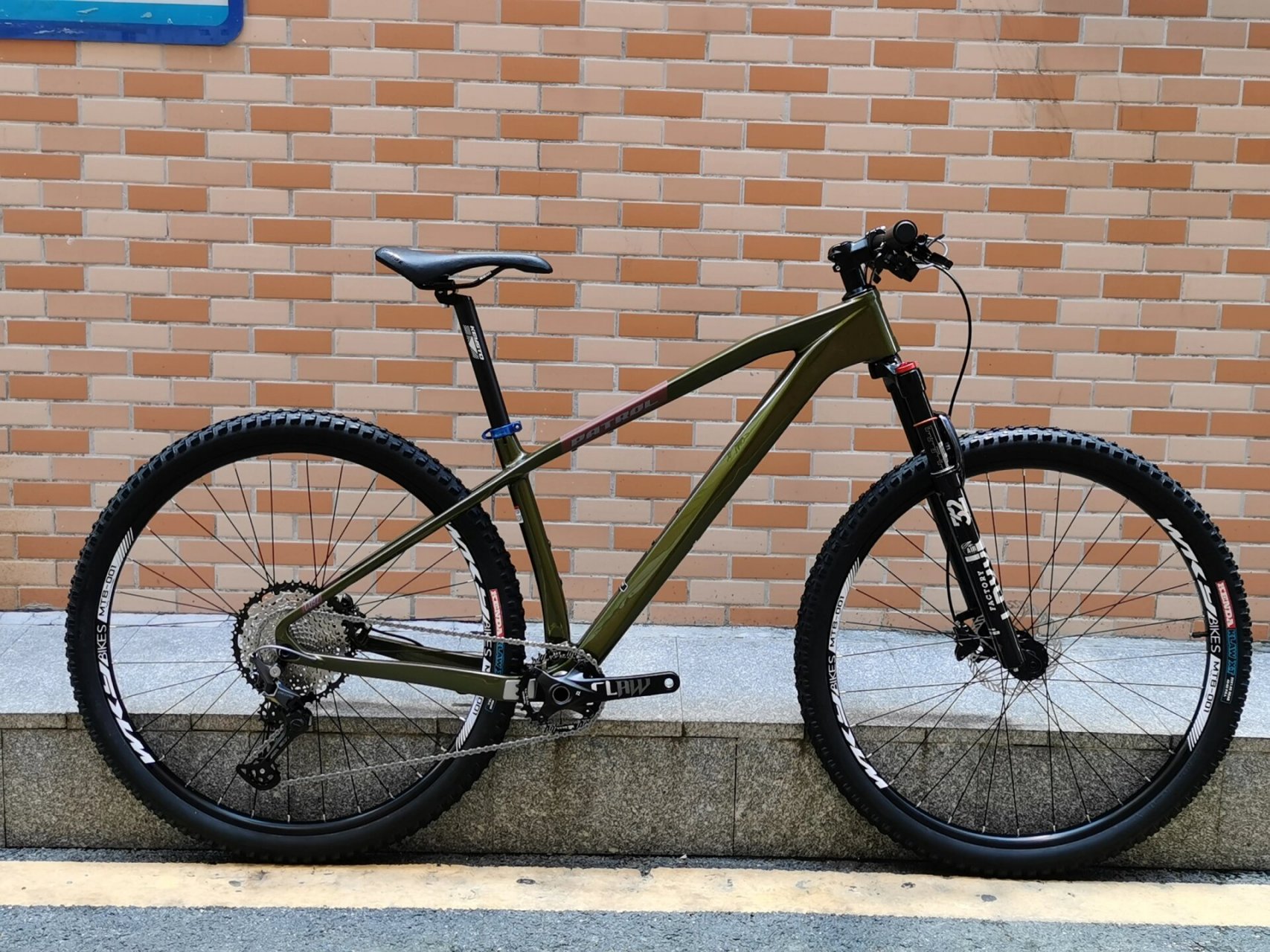 全新千里达外贸车29寸碳纤维山地车,禧玛诺m6100,12速性价比车型