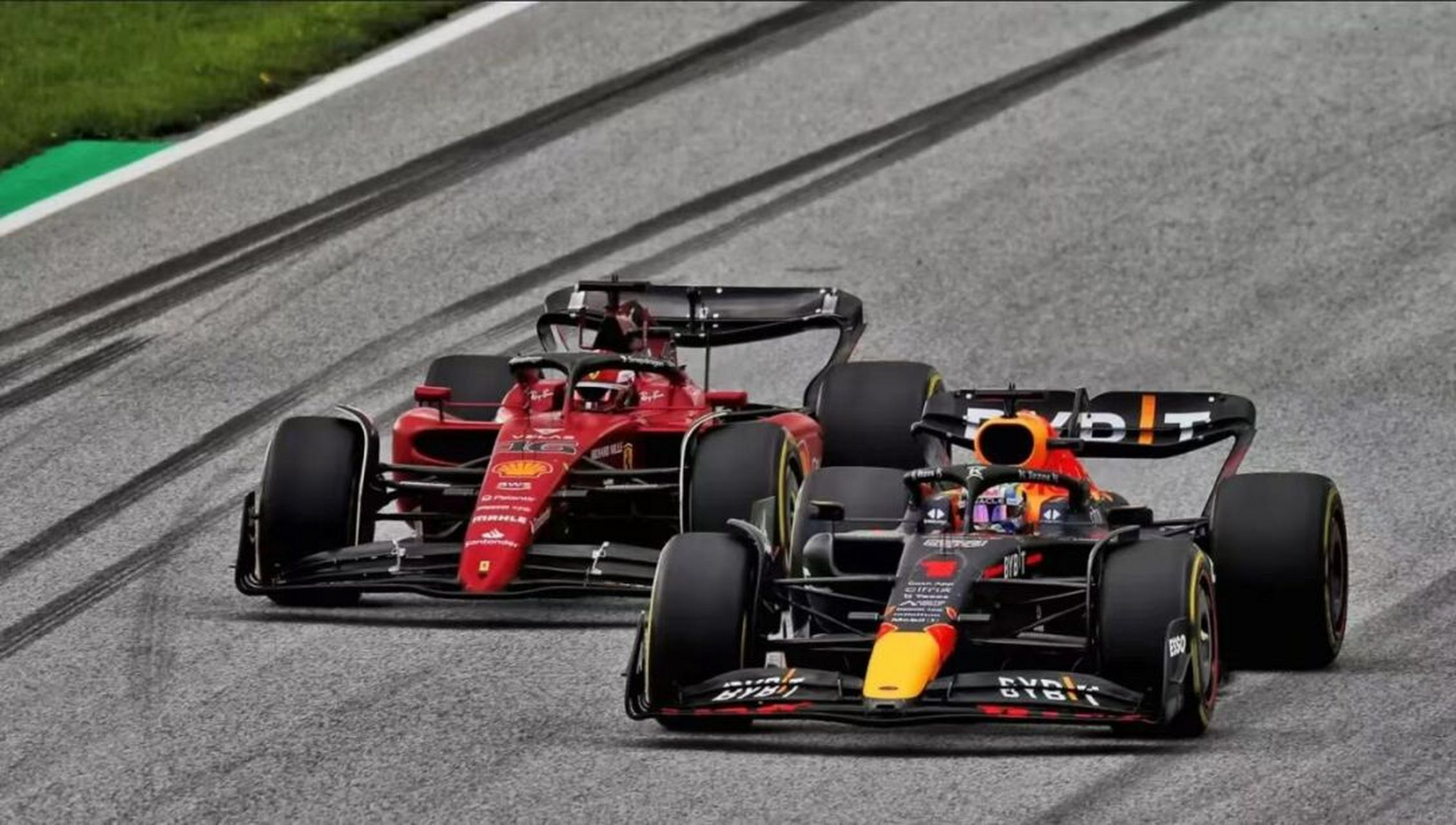 本赛季的红牛rb18赛车无疑是围场中最具统治力的赛车.