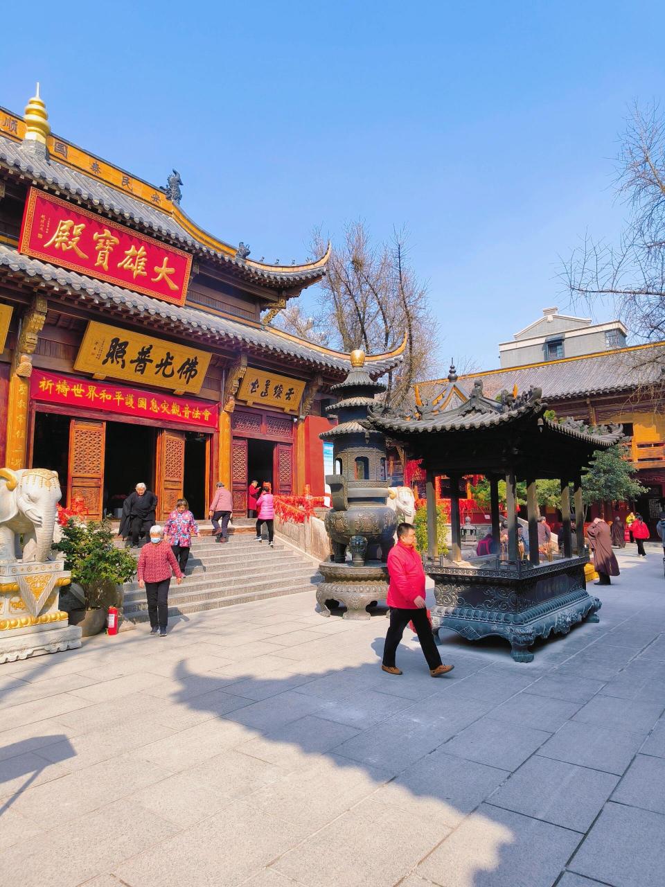 合肥明教寺是位于安徽省合肥市的一座古老的佛教寺庙