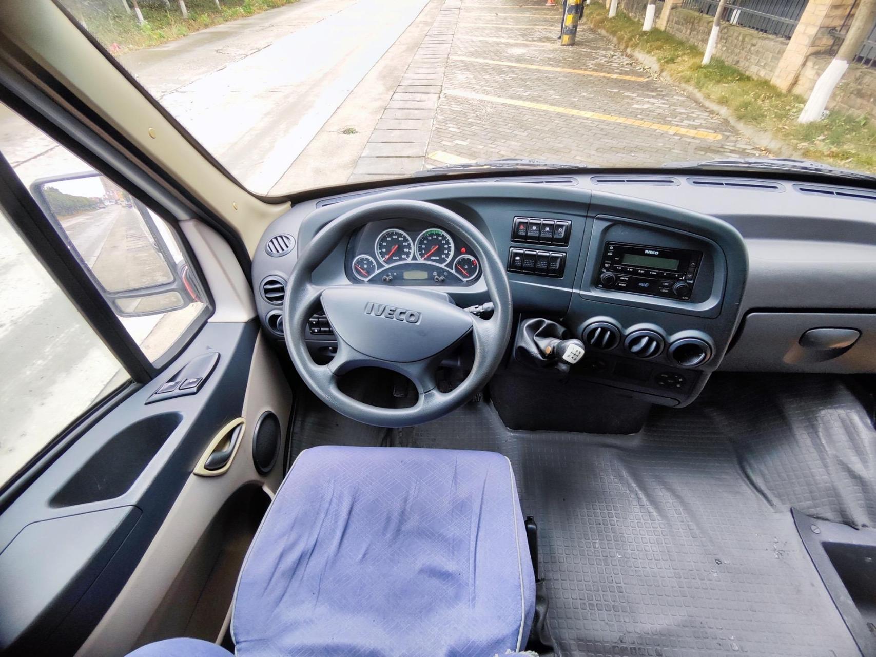 依维柯宝迪:2.5t柴油7座兰牌小客车.依维柯宝迪:2.