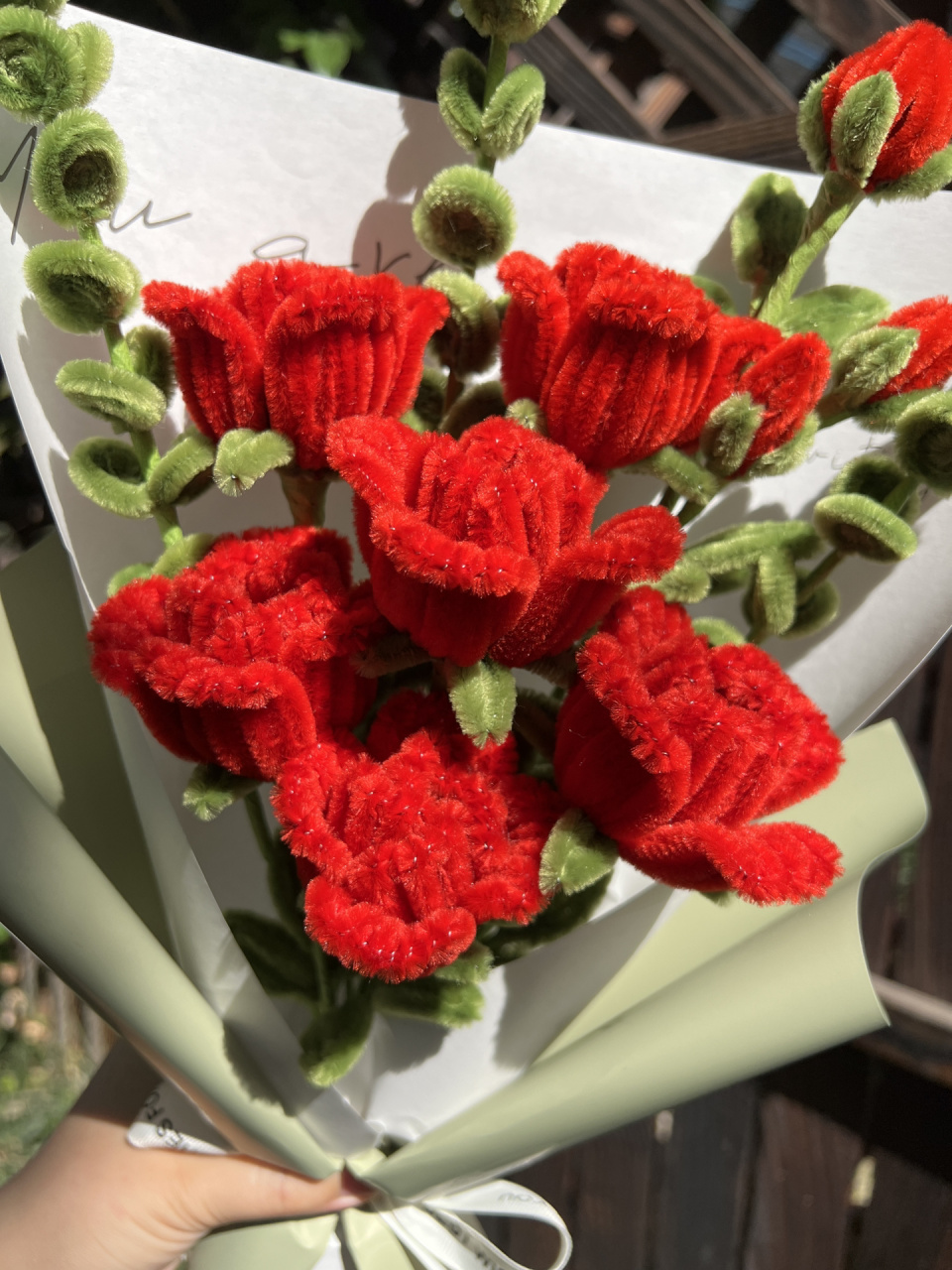 扭扭棒花束 | 红玫瑰 忙里偷闲做了一束红玫瑰95 难得觉得相机也拍