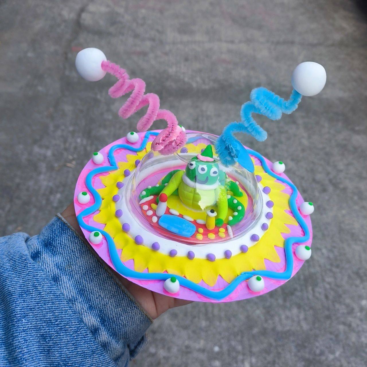 7~8岁综合手工《太空飞船》 7~8岁创意美术综合手工《太空飞船》 适合