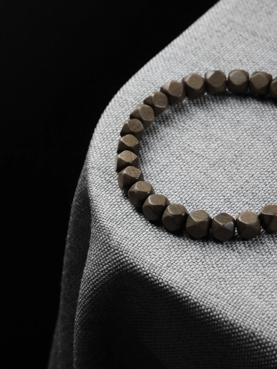 91选用正产区阴沉老山檀,尺寸7mm,香味非常棒,品质和香味都达到