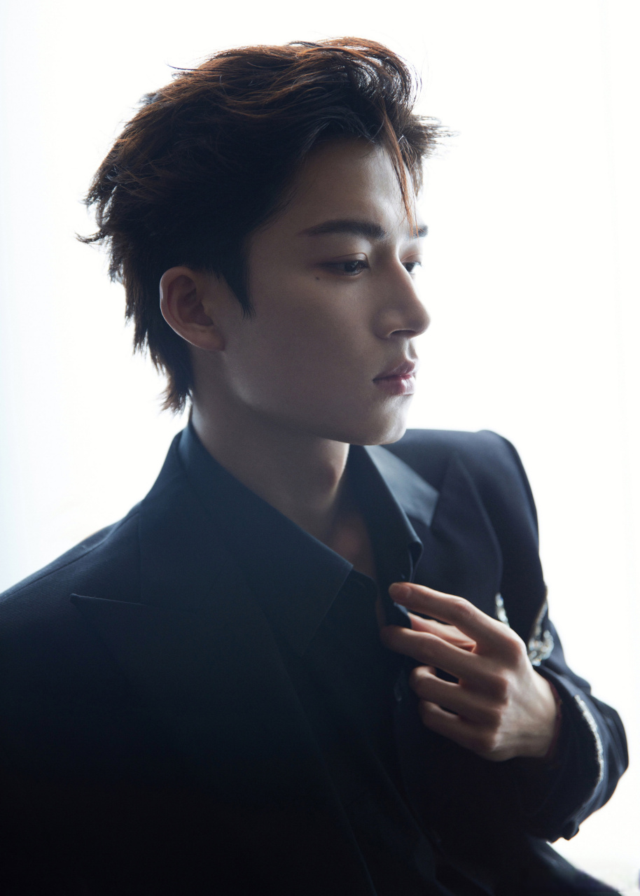 俊逸型格,尽展独特魅力.