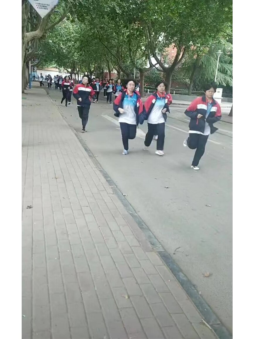 河南长垣一中高中部吃饭时间不足18分钟