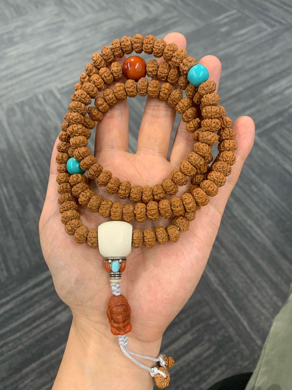 记录小金刚菩提的变色过程    最近刚入手一条小金刚,一个月了记录一