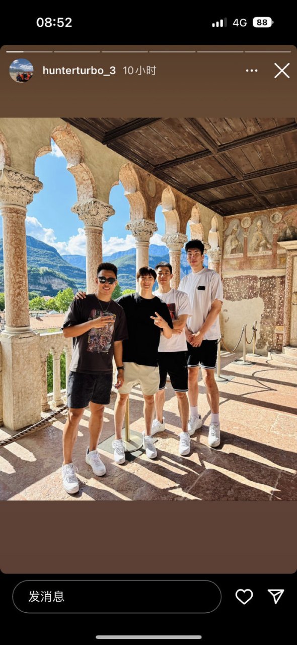 贺希宁晒出与胡明轩,朱俊龙,余嘉豪出游照片, 意大利景色真不错啊!