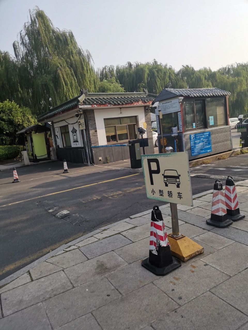 旅游景点大明湖西南门停车费是最便宜了吧?