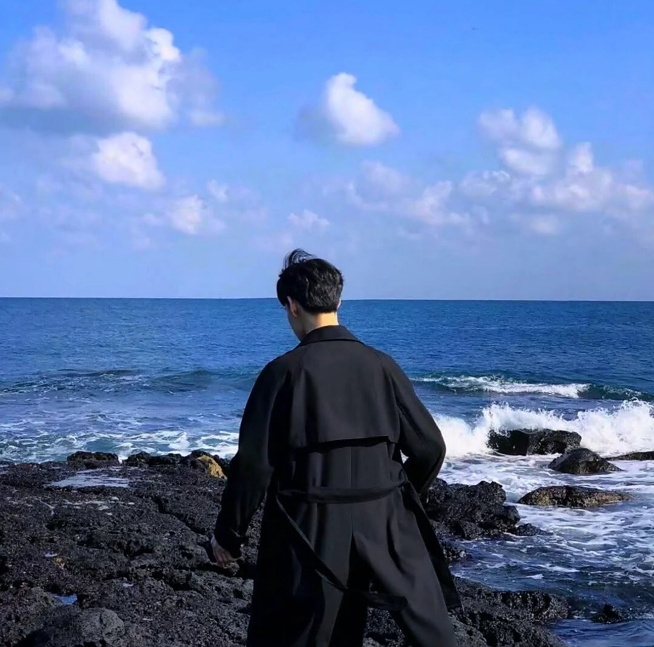 海边情侣头像 "这个夏天有空吗 我们一起去看海吧"