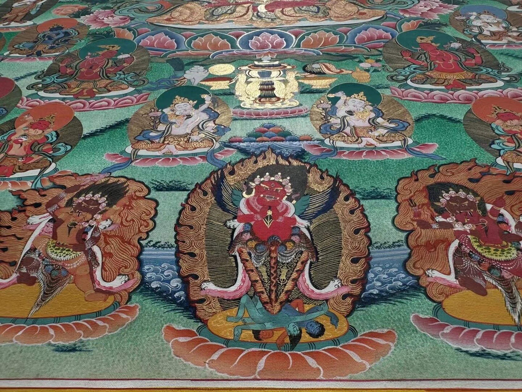 唐卡赏析 二十年中古唐卡——大悲胜海红观音 86×62厘米(画芯77×54)