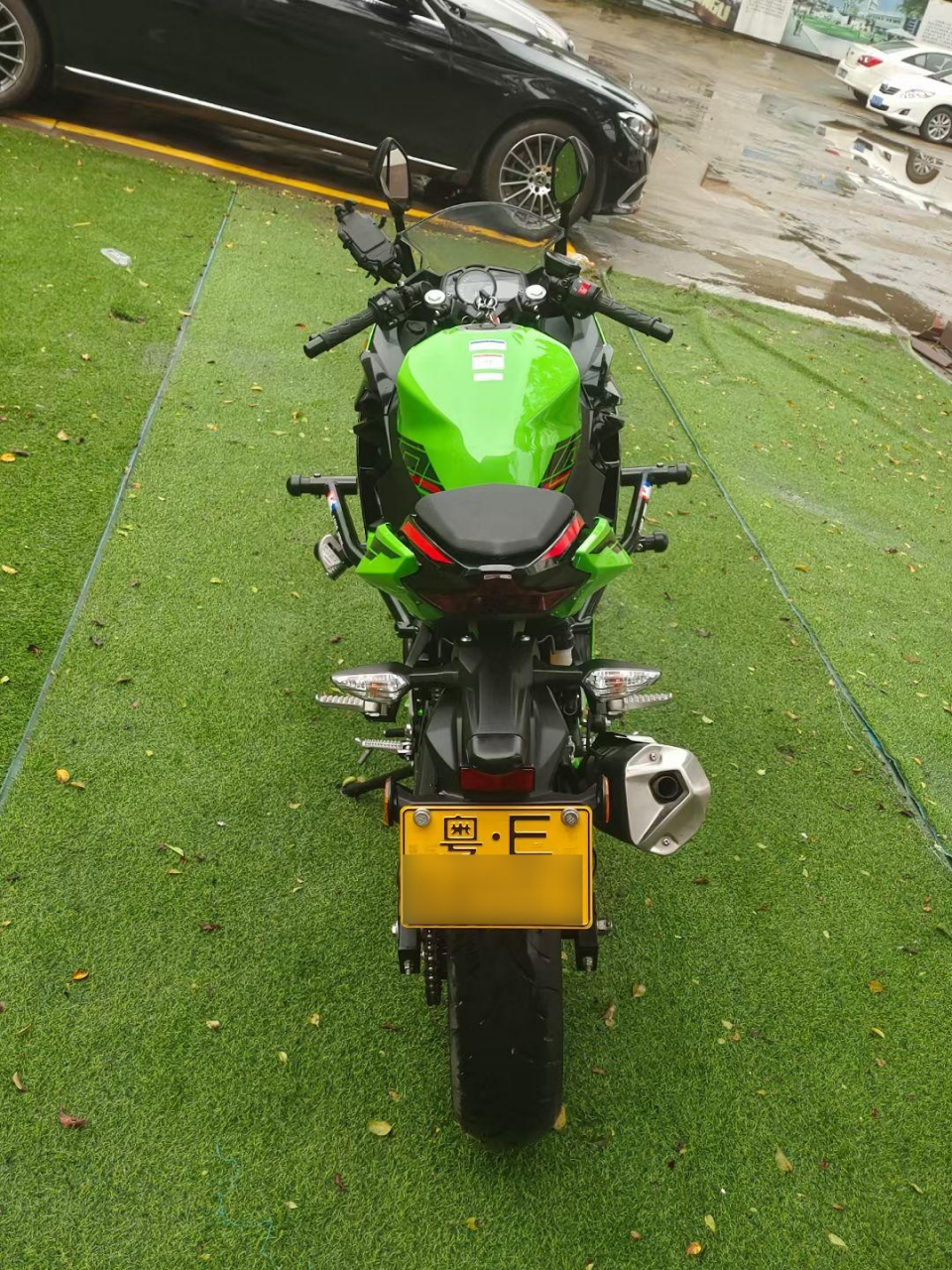 23款23年川崎ninja400krt版,加装护杠,手机支架,油箱贴了透明车衣