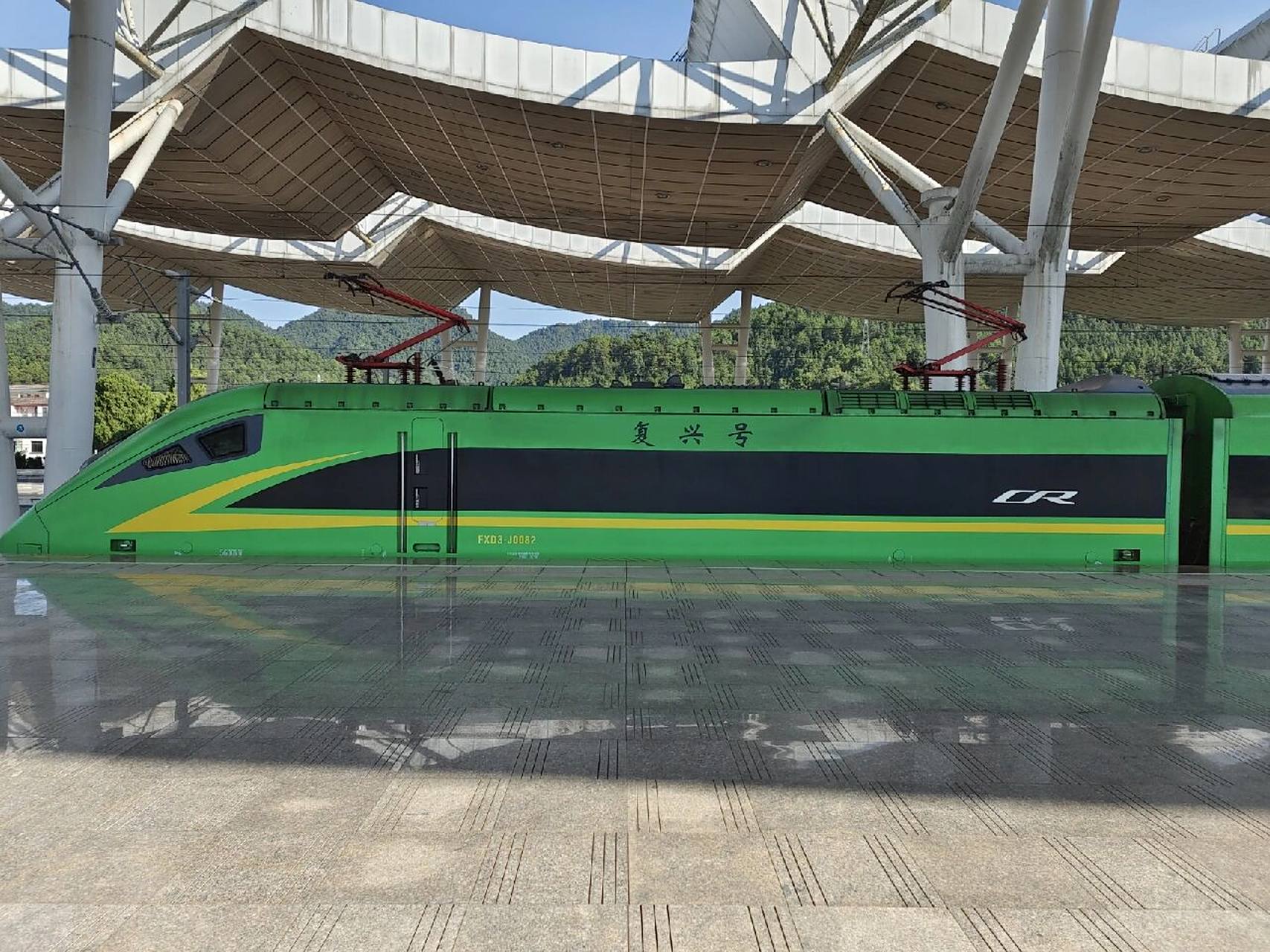 动集cr200j绿色复兴号初体验 k字车的速度,但次于d字车的乘坐体验.