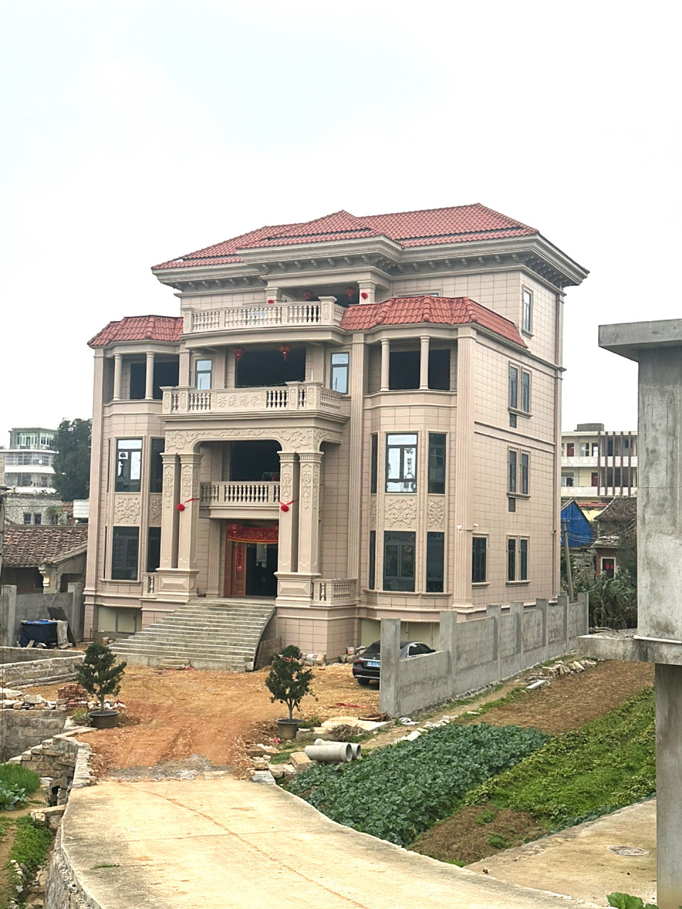 莆田农村自建房,带地下室 自建房开始限制三层了,不知道咋想的,土地