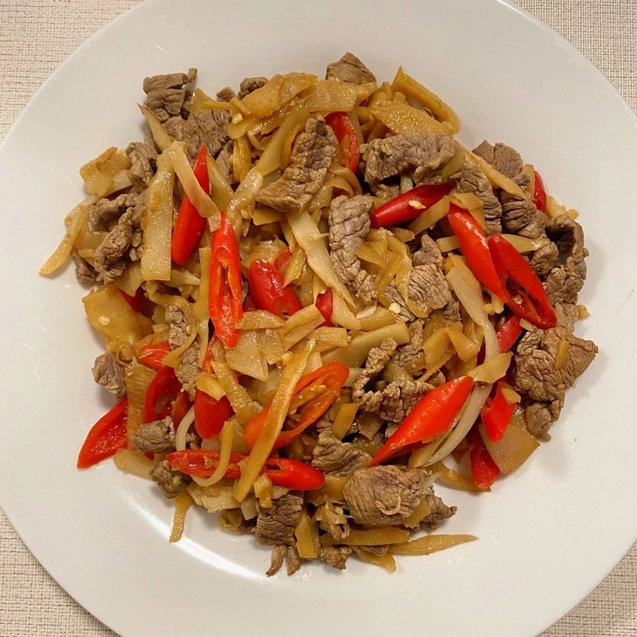 9297食谱分享|酸笋炒牛肉 步骤: 16615酸笋片切丝,牛肉切片泡