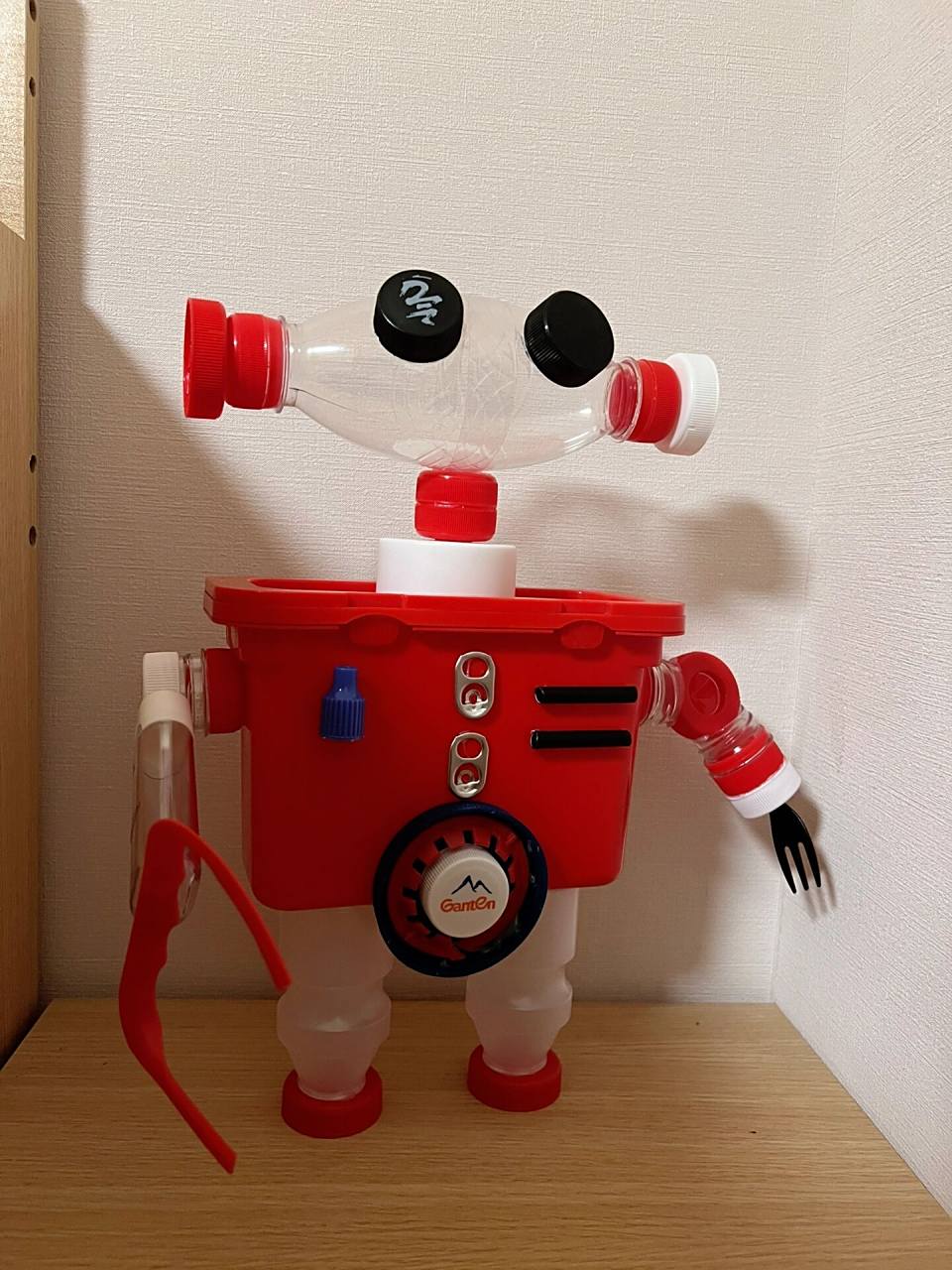 矿泉水瓶机器人 废物利用 好久没做手工啦!