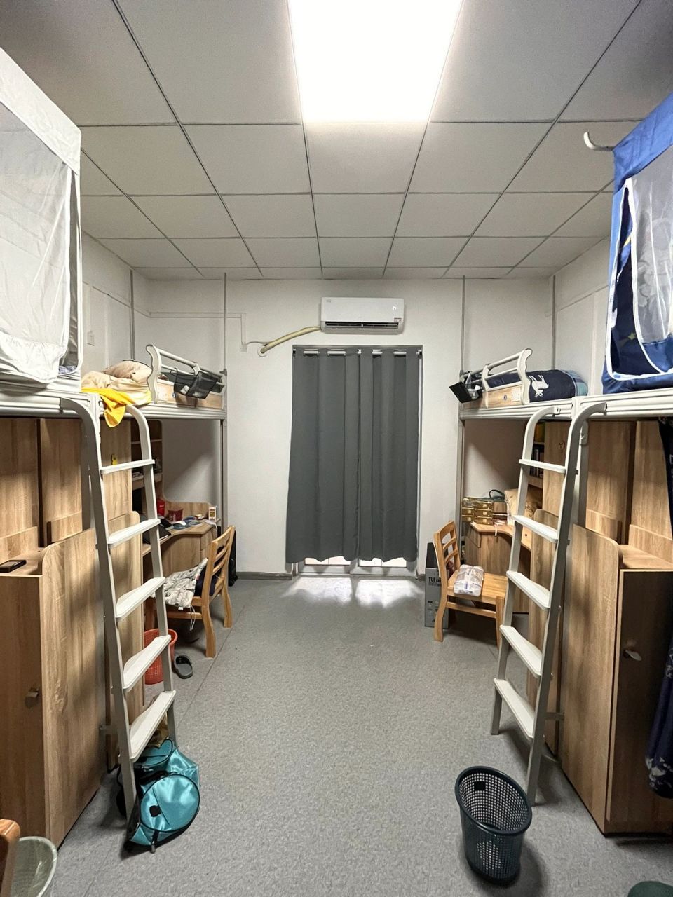 华中科技大学宿舍开箱 窗装上帘,挡住晨昏. 风赶走夏,不见你我.