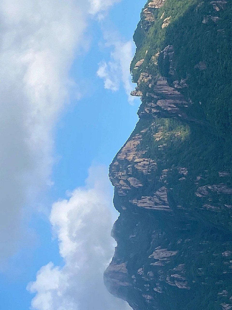 九华山看天然睡佛,一般都是在百岁宫索道旁边的观景平台,那里有睡痧