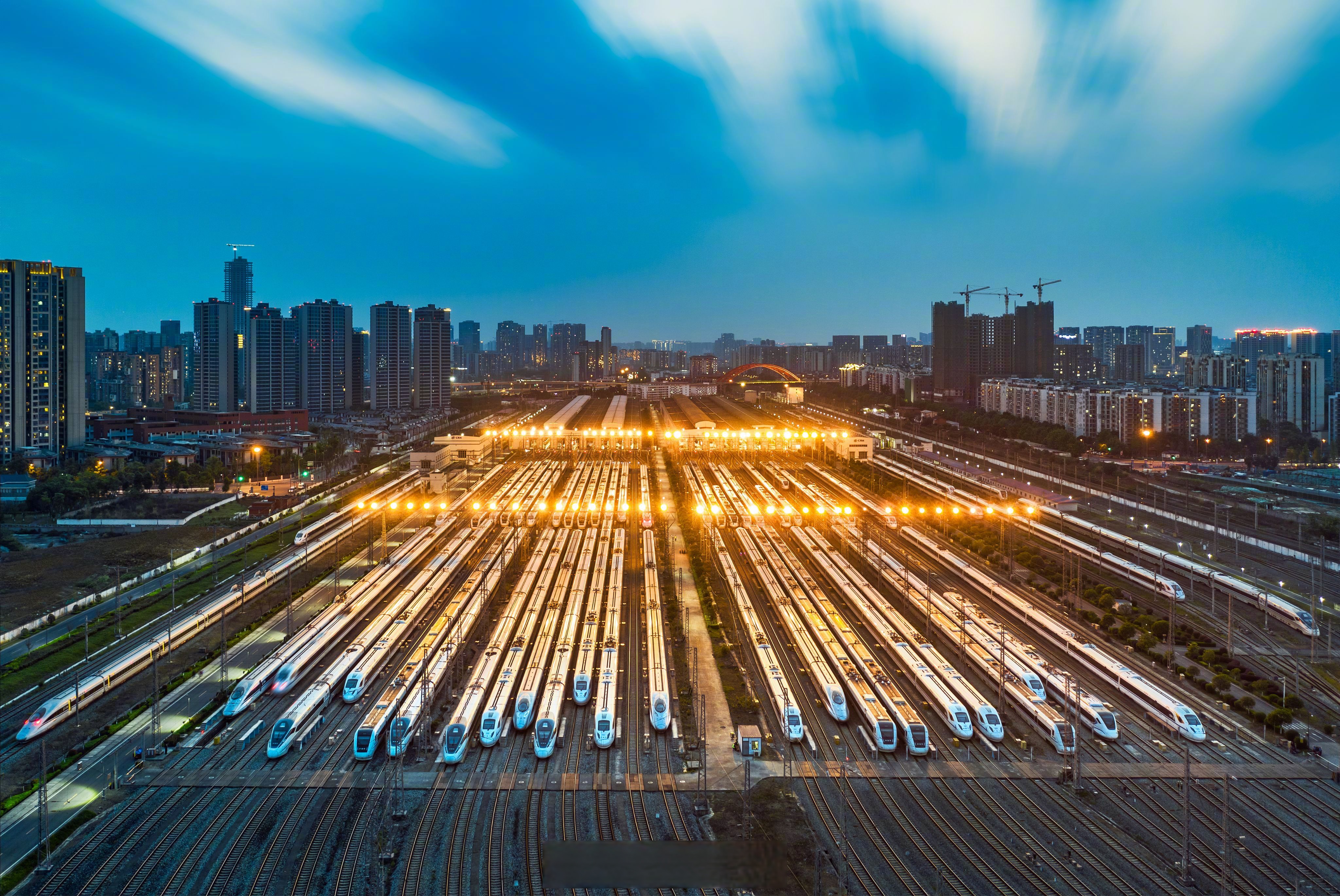 6月15日零时起,全国铁路将实行新的列车运行图,成都局集团公司将首次