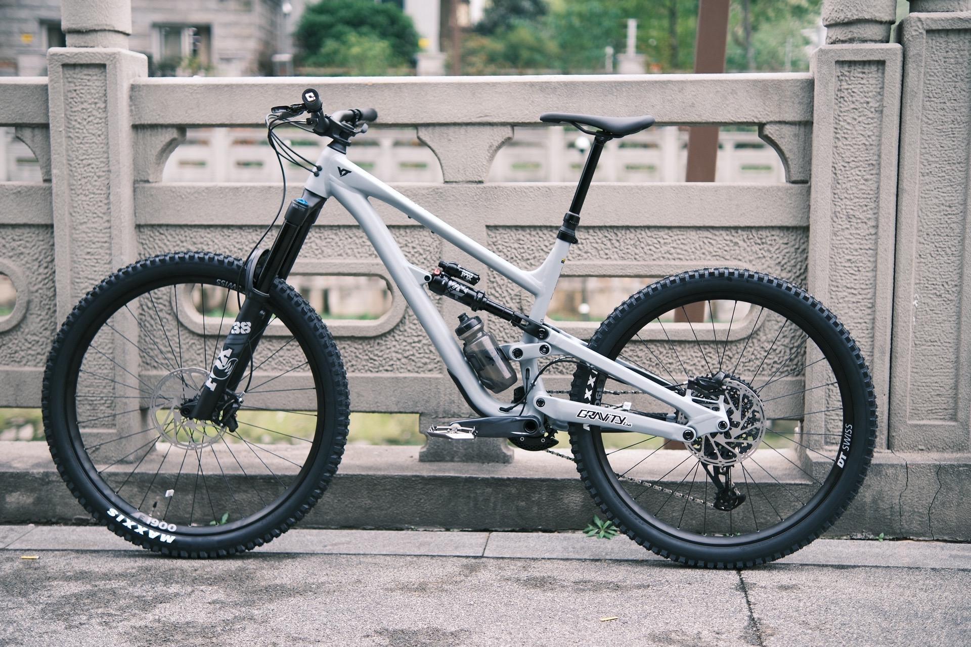 yt capra core2 mx落地山地车速降