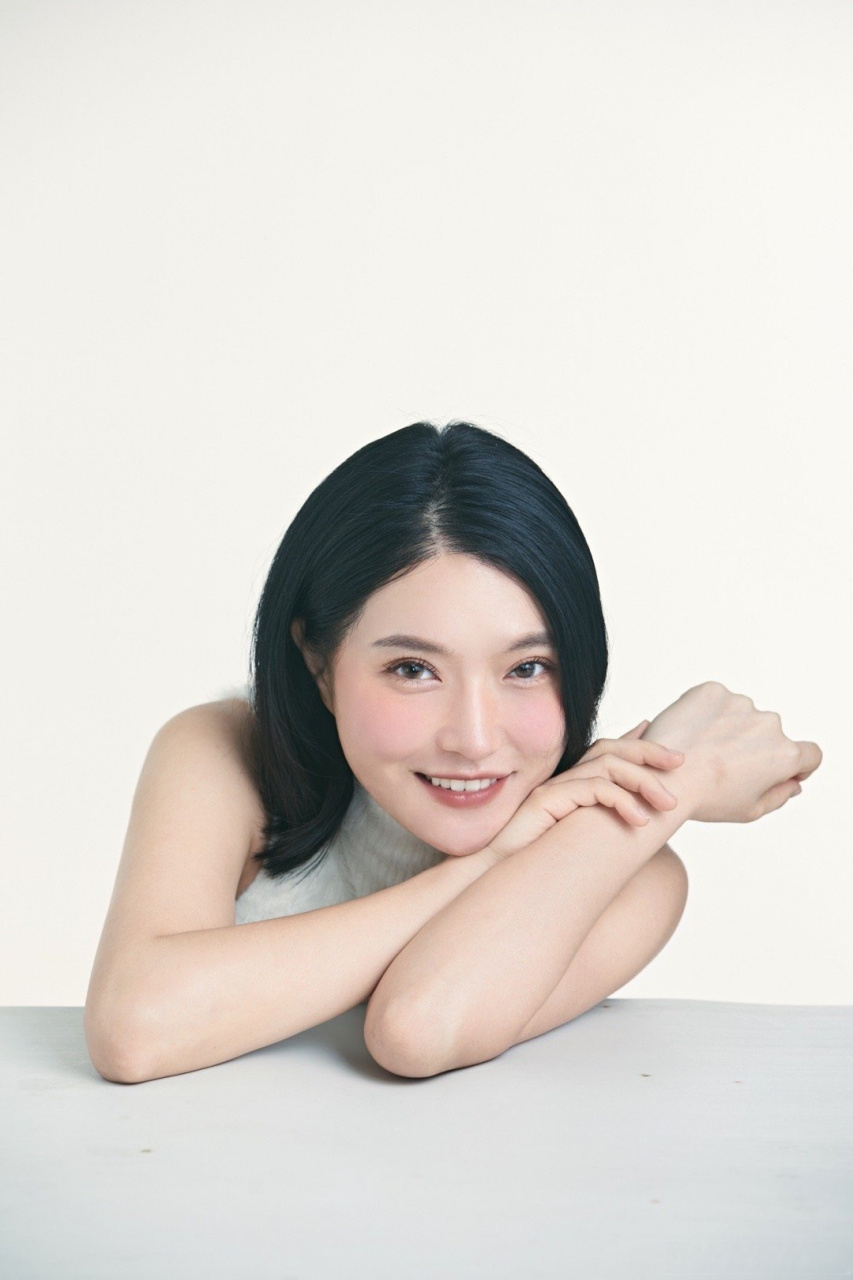 你身边的庄心妍##分享图片# 极简白[心]