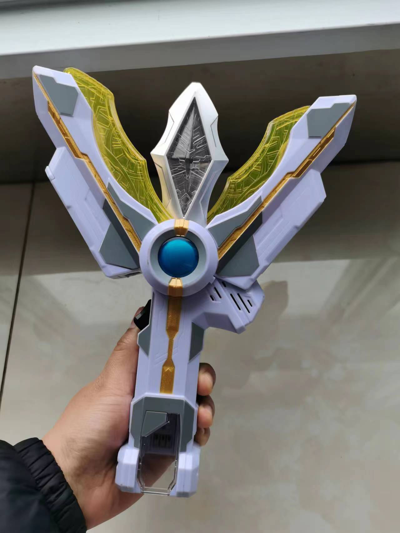 万代特利迦奥特曼胜利神光棒,有音效,打开和切换形态都会有不同的