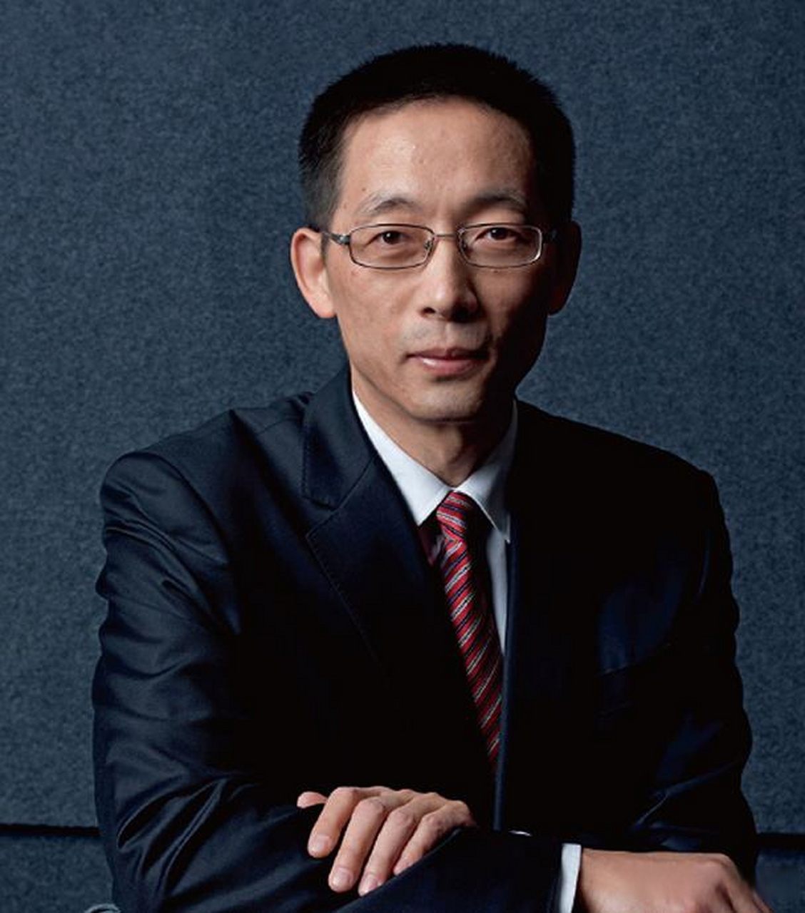 市委书记会见施一公坐姿引争议  市委书记会见施一公这个坐姿真的妥当