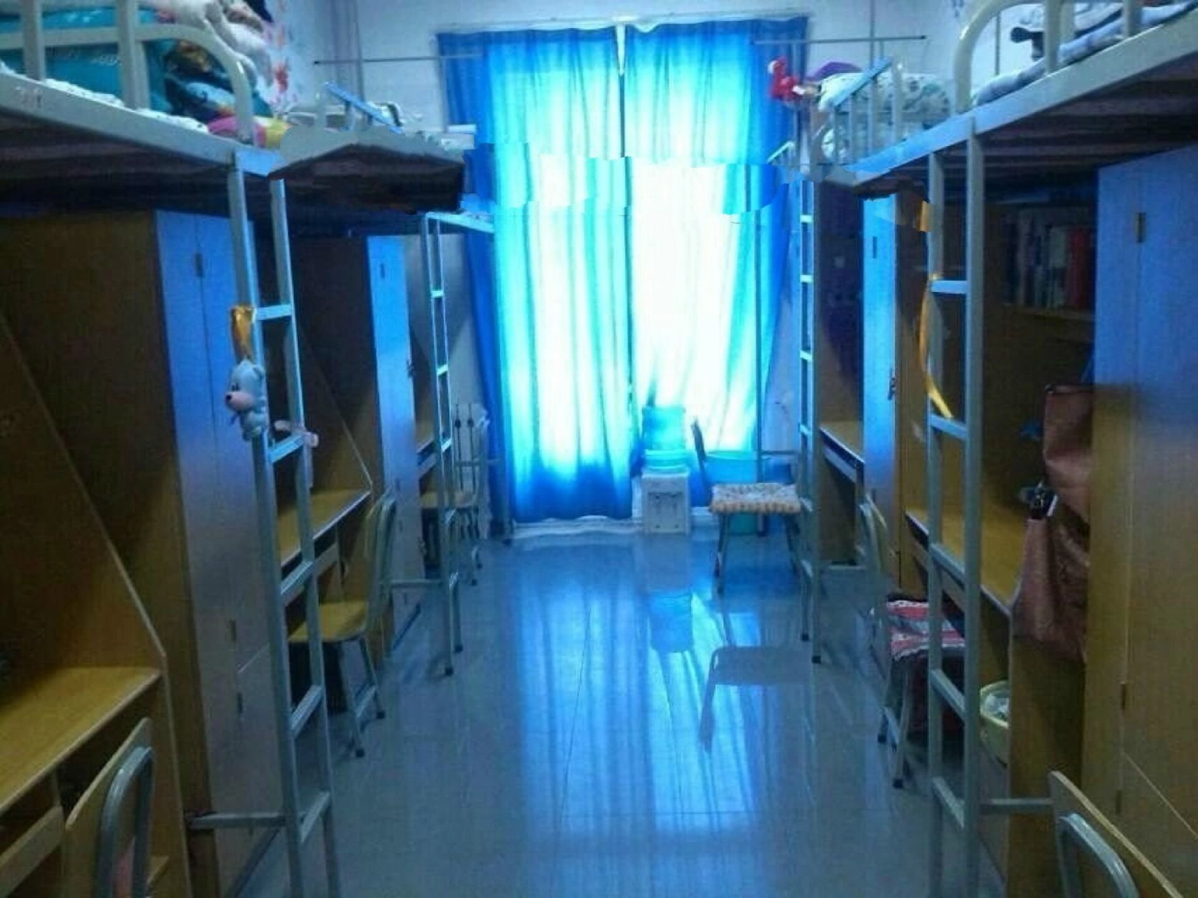 郑州大学宿舍篇 (新生必回)  郑州大学共有四个宿舍生活区,分别是柳园