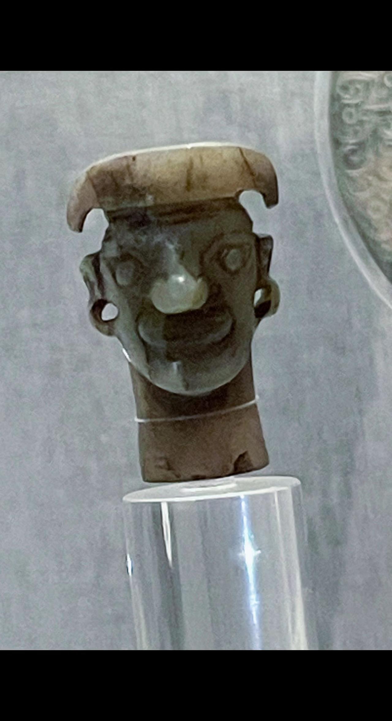 青玉人头饰,1983年出土于河南光山县宝相寺春秋早中期