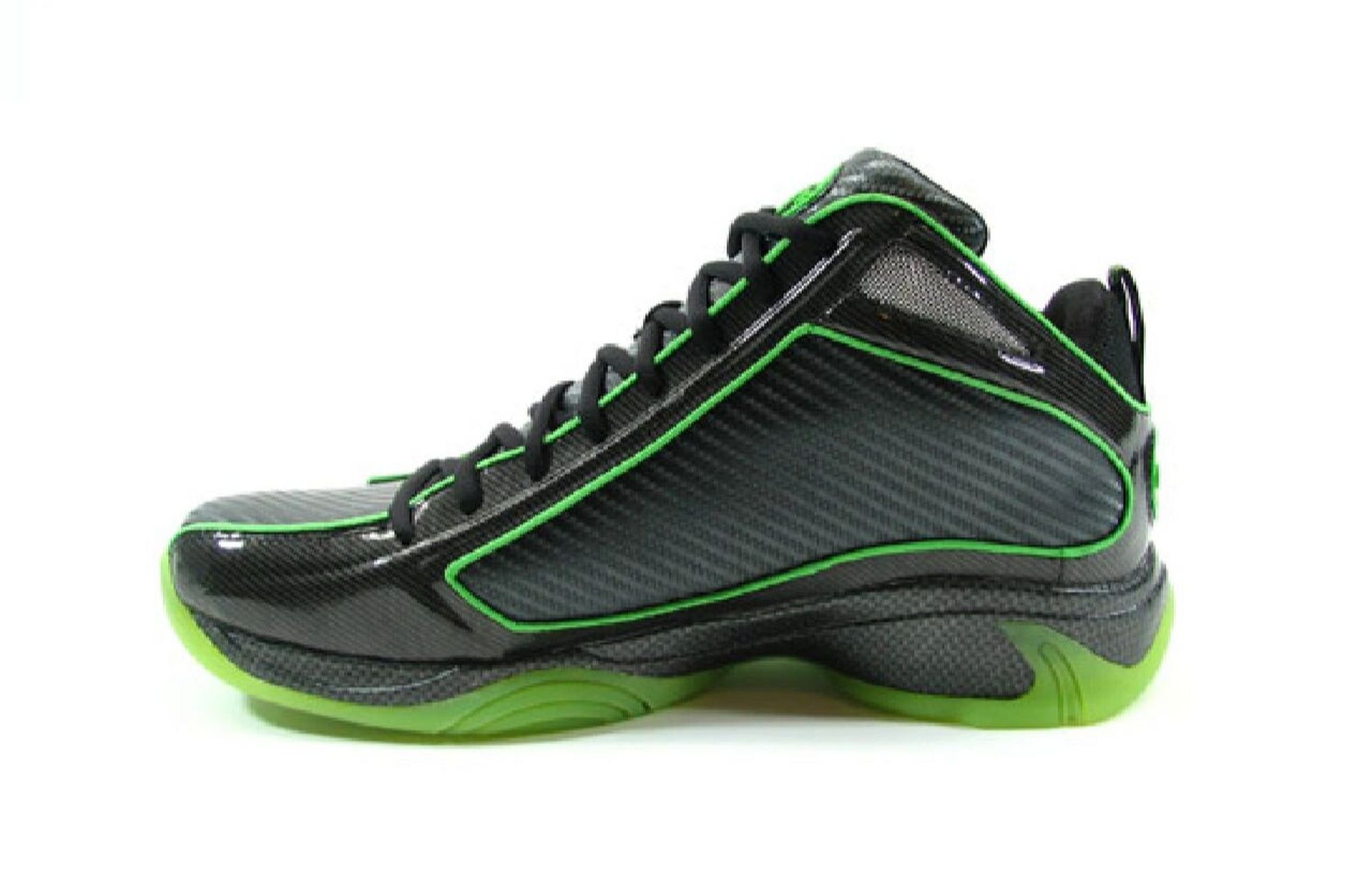 可能现在市场的主流篮球鞋无外乎阿迪,耐克,和国内的李宁,安踏还有