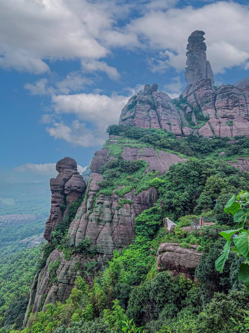 江西·上饶|龟峰:一峰多景,无峰不成景 位于江西上饶弋阳县的龟峰景区