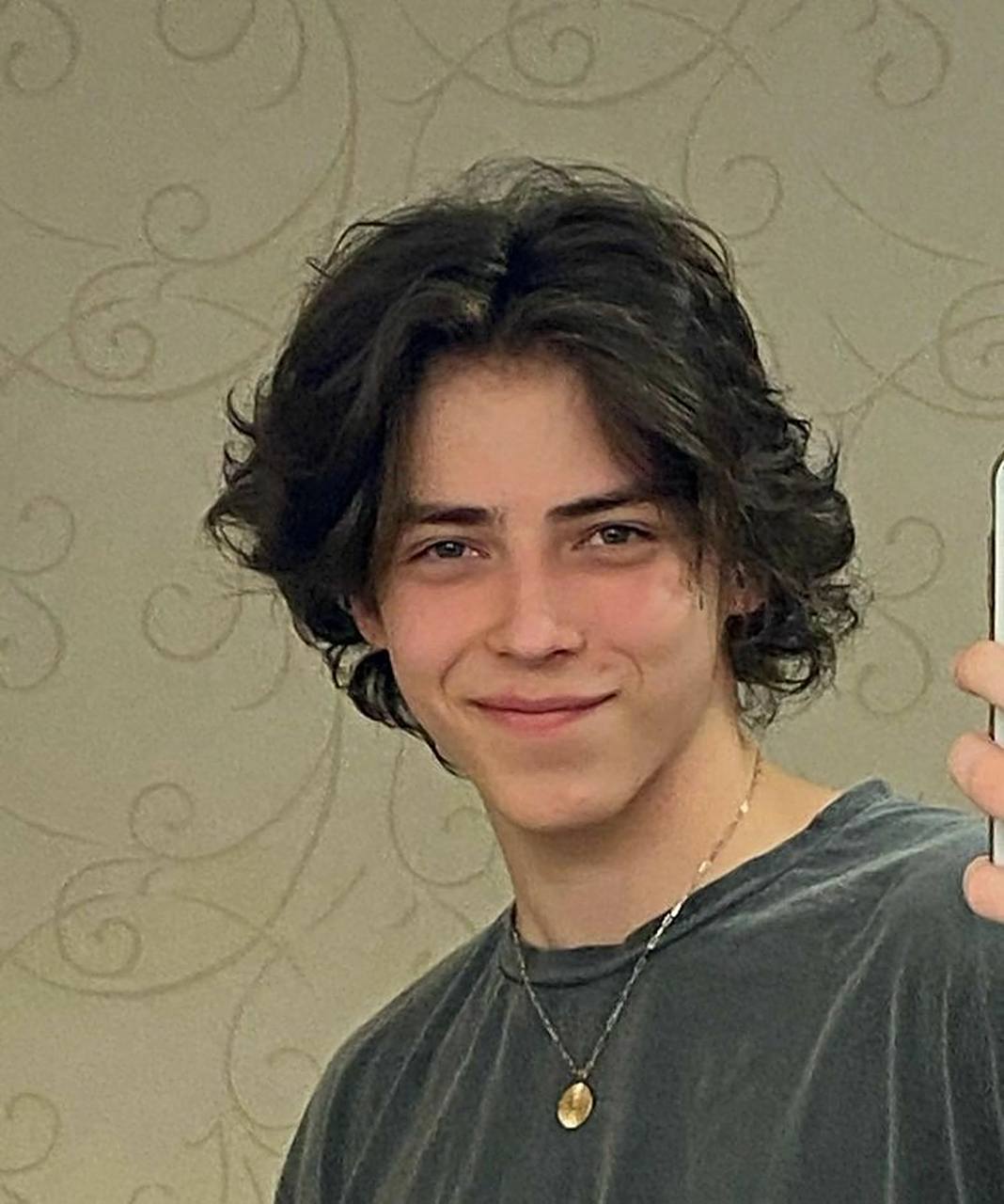 欧美风男生中分发型参考 男生发型分享