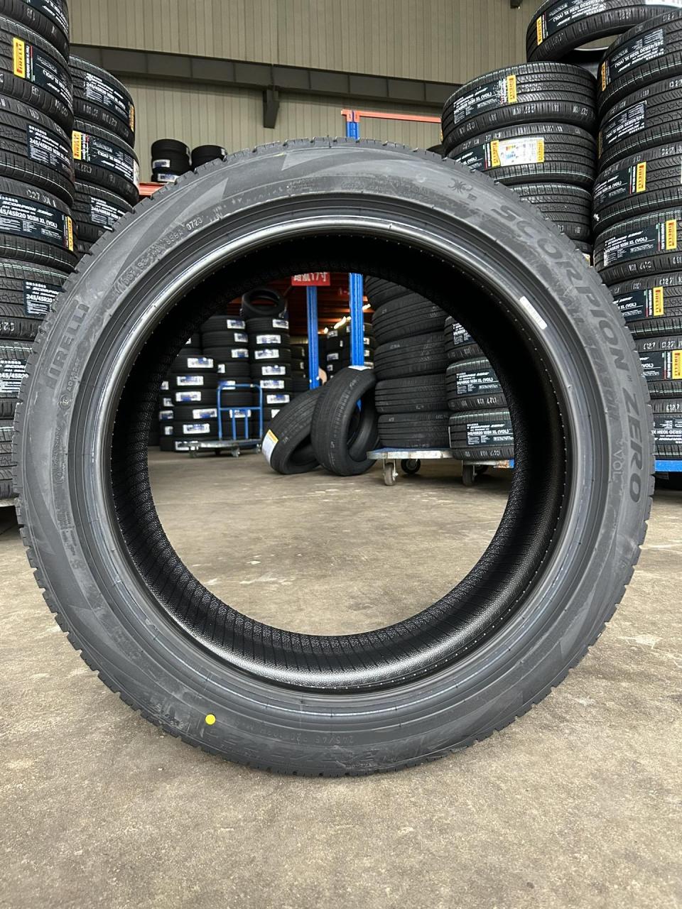 高端轮胎介绍|倍耐力蝎子王四季胎.