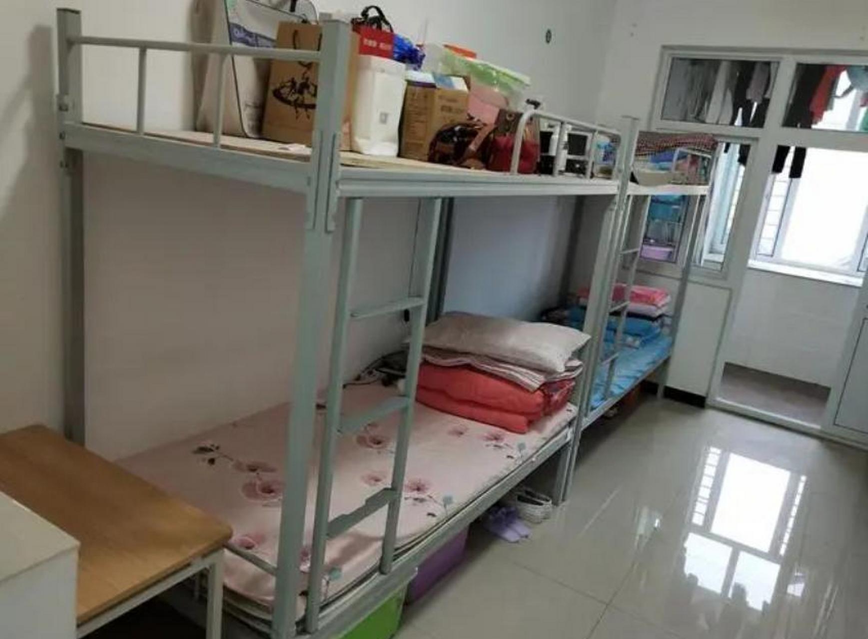 住集体宿舍是不是影响夫妻感情的开始,我们家原来是开店的,前几年疫情