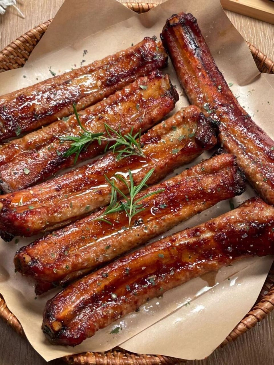 家庭版蜜汁蒜香猪肋骨烤整排 家庭版做法~ 7815食材:猪肋排3根