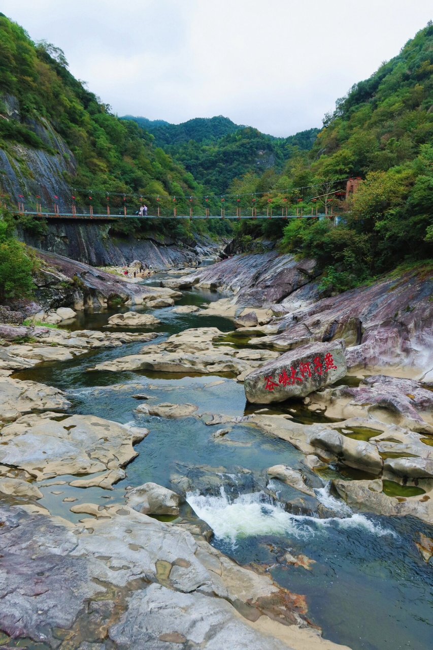 小众旅游-燕子河大峡谷-一起去山林吸氧 燕子河大峡谷风景非常好,很多