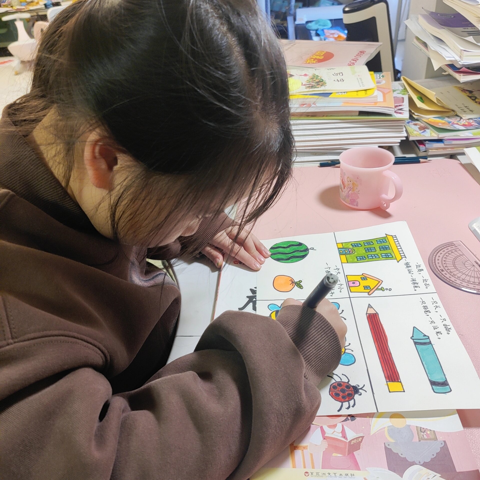 一年级手抄报 比一比《大小多少》