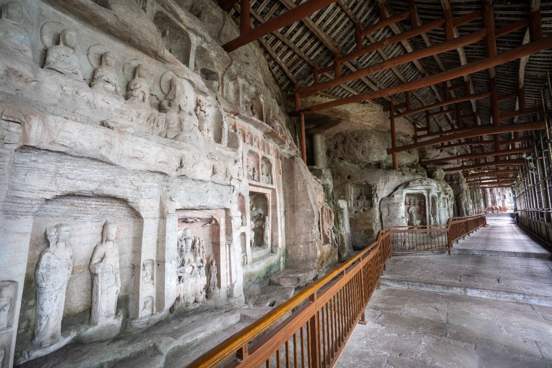 大足石刻·北山石刻景区 大足石刻·北山石刻景区 相比于宝顶山石刻的