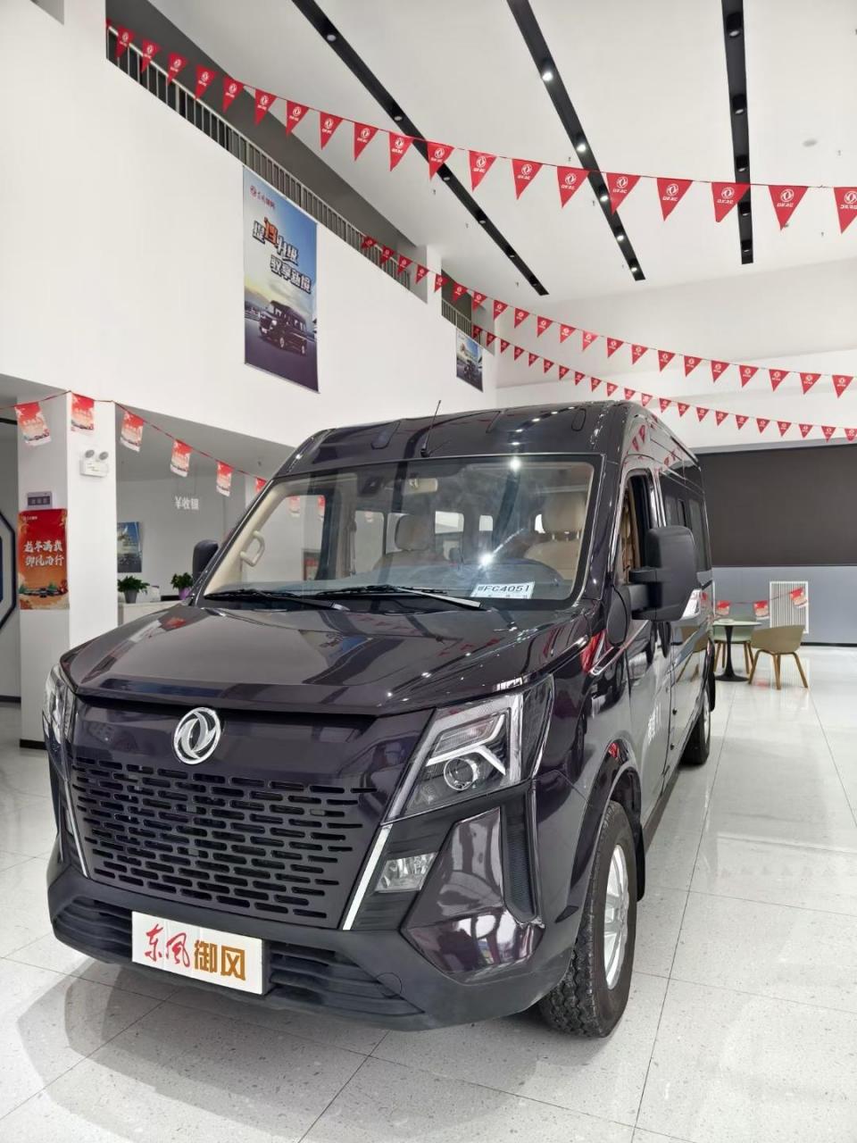 东风御风长轴中顶9座 带营运公告车辆 出厂中央空调,木地板,电动踏板