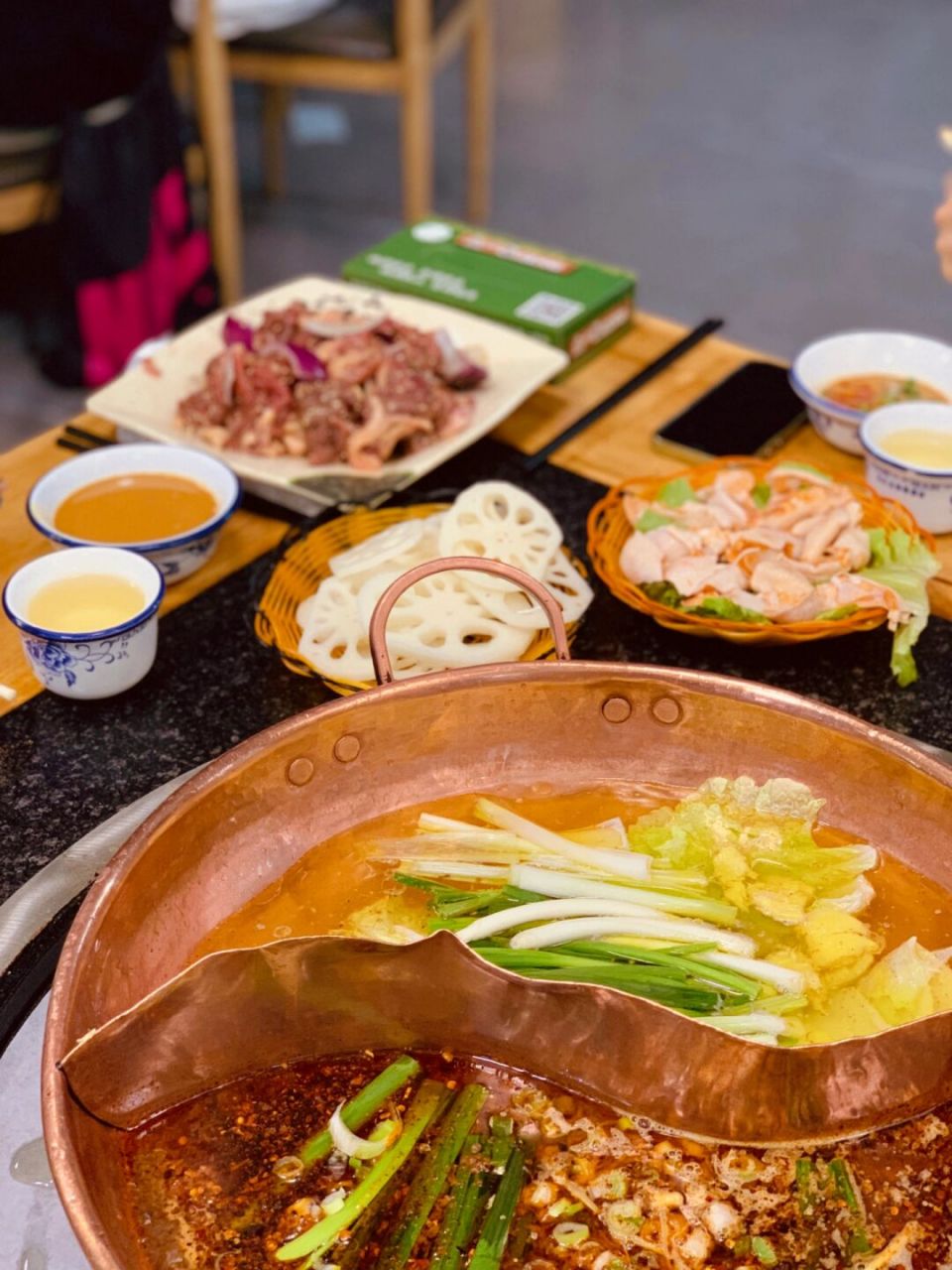 大理本地人  都爱吃的铜瓢牛肉火锅!