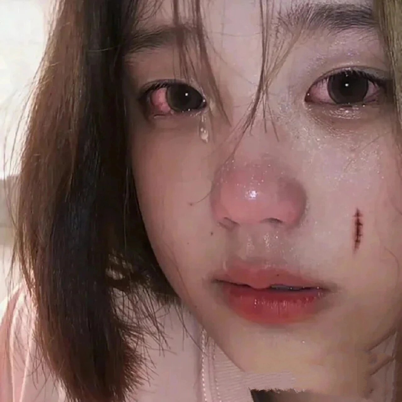 流泪女头像