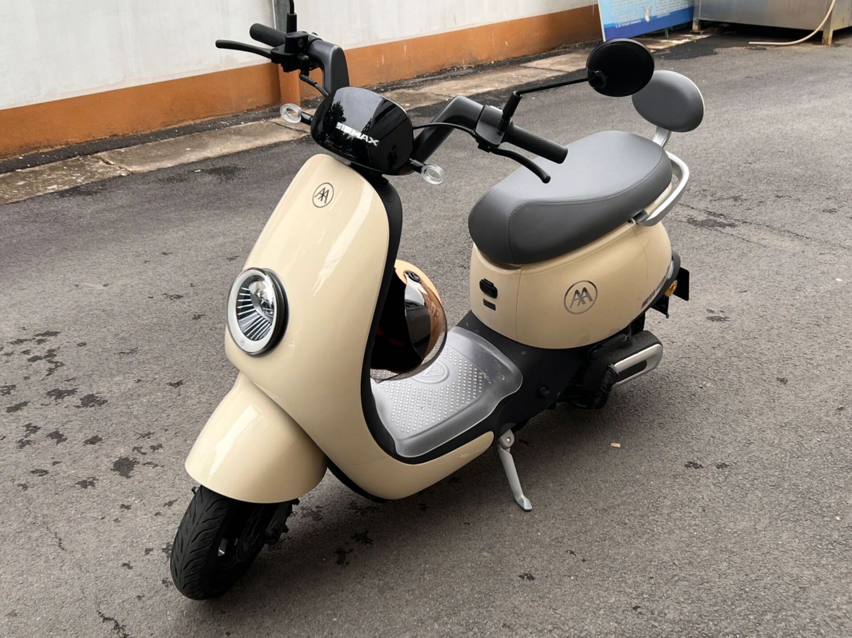 爱玛引擎max 时光 实物比宣传图好看奶咖色太绝了