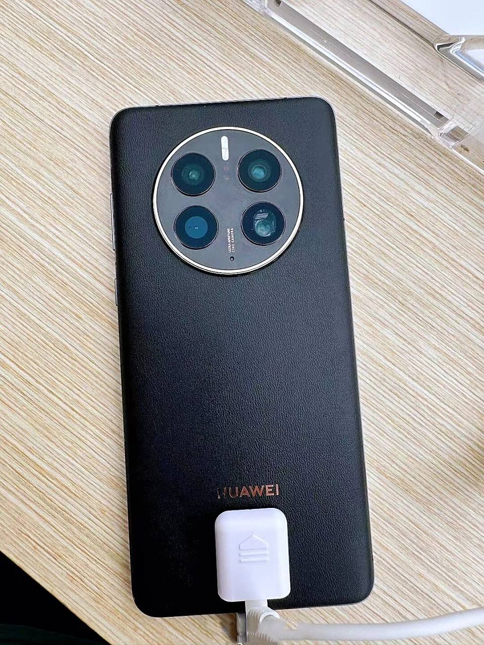 各位月主,华为mate 50昆仑破晓和霞光选哪个 华为mate50 pro真机 昆仑